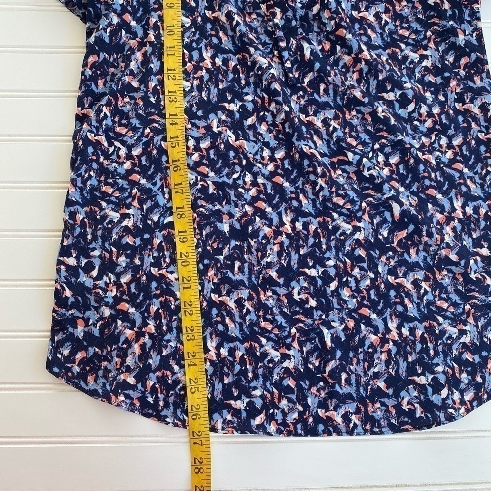 a.n.a Short Sleeve Blouse Size M Navy Blue Abstract Tie Neck Top - Picture 9 of 9